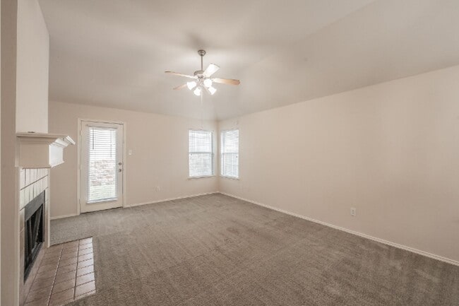 Building Photo - 9916 Channing Rd