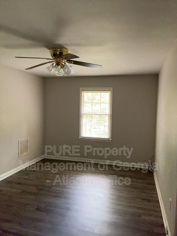 Building Photo - 27 N Hampton Dr