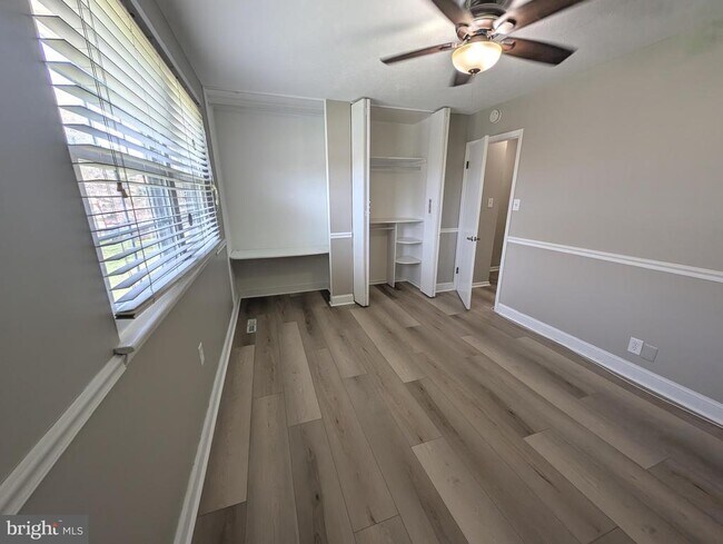 Building Photo - 8435 Norwood Dr