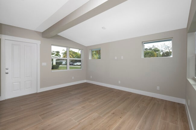 Building Photo - 1036 NE Wright Ave