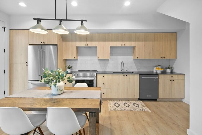 Building Photo - New Luxury Townhome in Seattle 2bed/2bath – Rooftop Deck, Pets OK