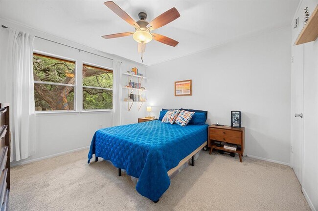 Building Photo - 9100 Mountain Ridge Dr