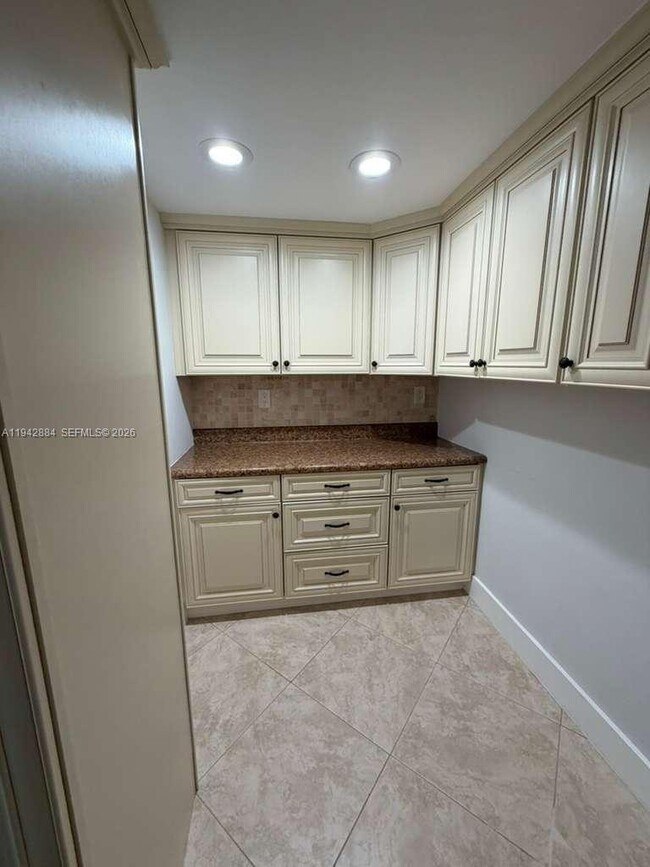 Building Photo - 3208 Colony Club Rd