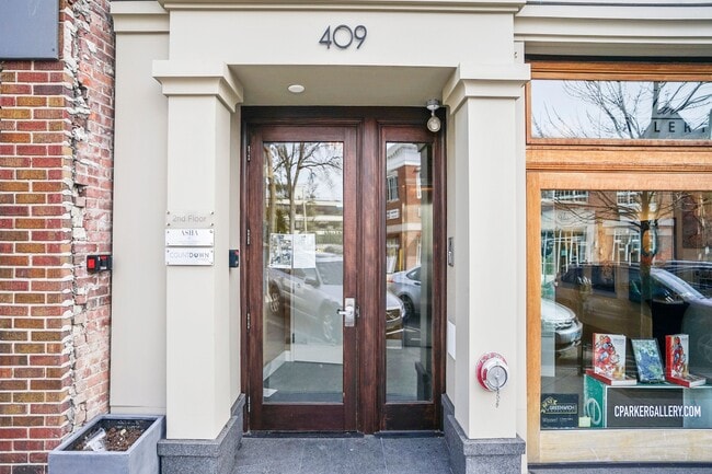 Building Photo - 409 Greenwich Ave