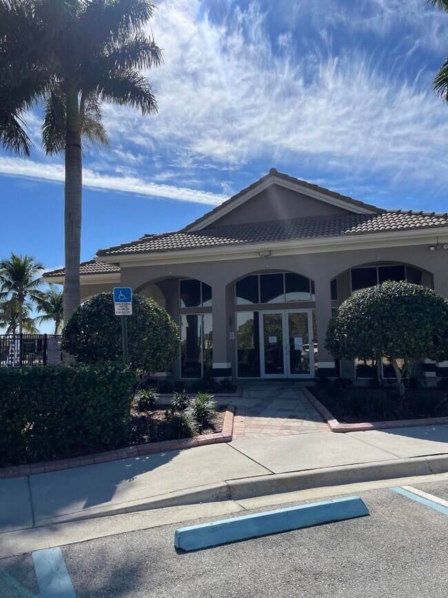 Building Photo - 1964 Providence Pl