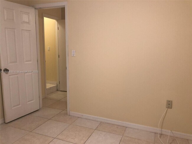 Building Photo - 4908 SW 142nd Pl