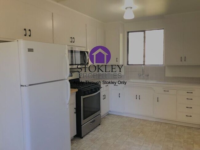 Building Photo - Stokley Properties Presents - 118 Hall Ln ...