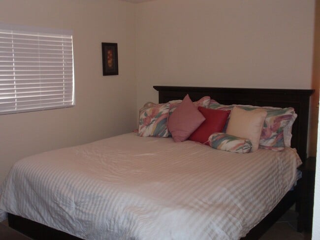 Building Photo - Winter rental with heated pool