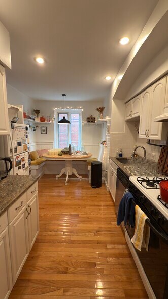 Building Photo - 17 Monmouth Ct