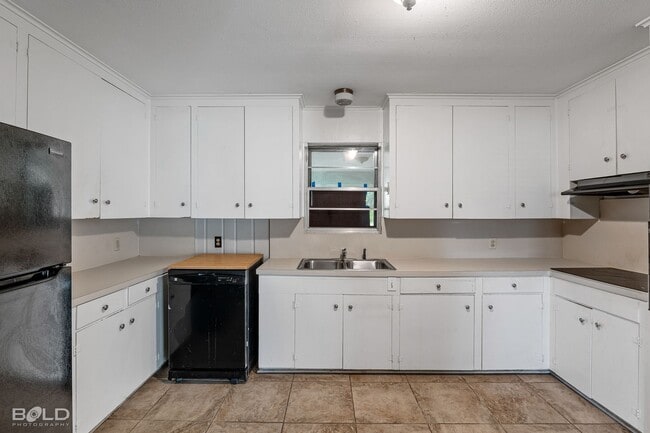 Building Photo - 2502 Ormond Pl