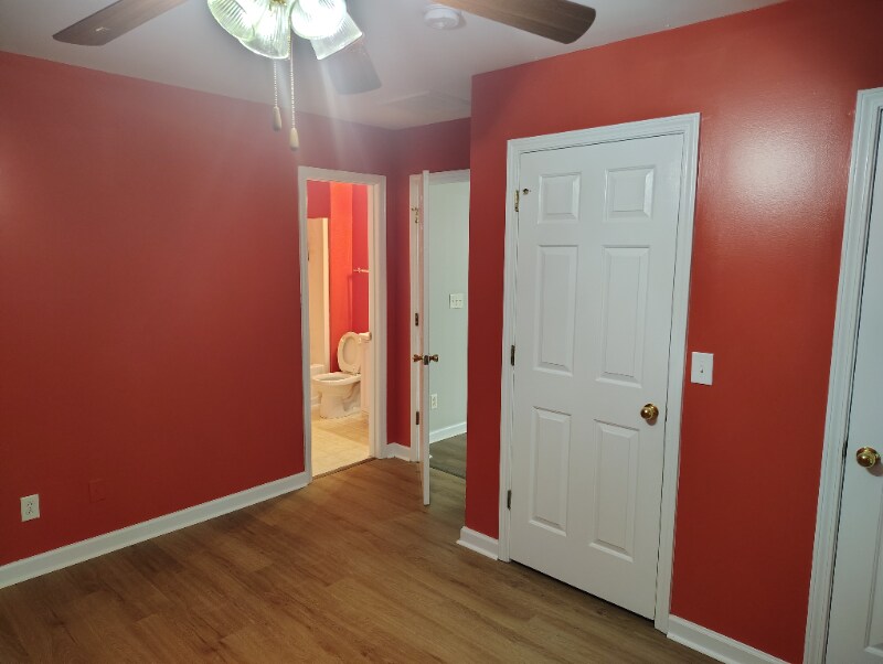 Building Photo - 6001 Mullens Dr