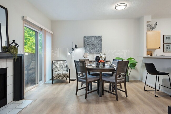 Building Photo - 2026 Virginia Ln