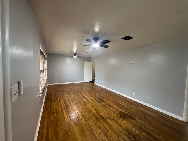 Building Photo - 963 Green Ridge Rd