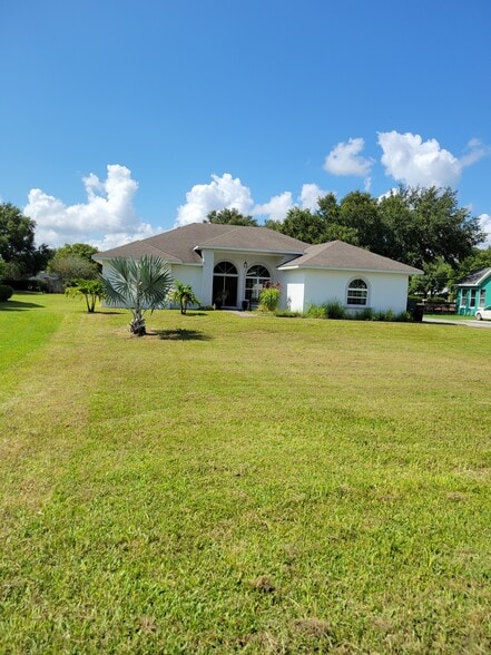 Trees dead-end lake street desirable area - 116 Sunrise Hill Ln