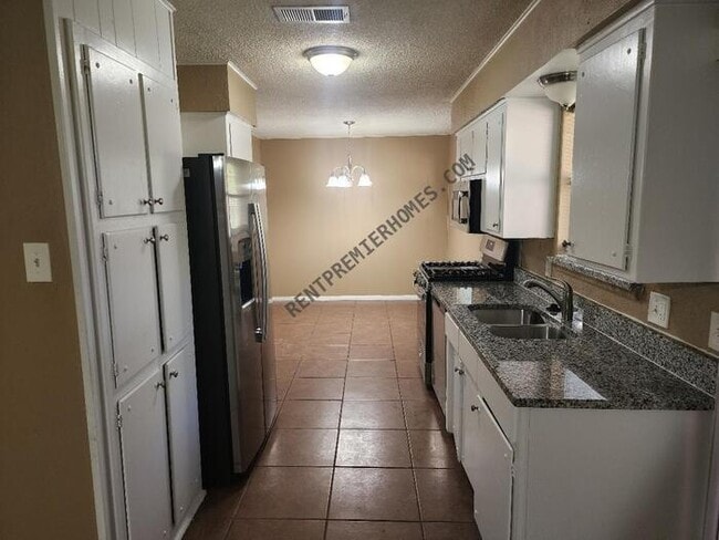 Building Photo - 1175 Dublin Dr