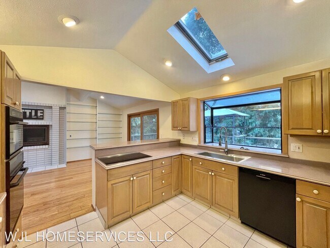 Building Photo - 4 br, 3.5 bath House - 8611 NE 26th Pl