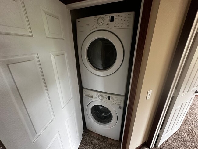 Building Photo - 3 Bed 3 Bath Townhome