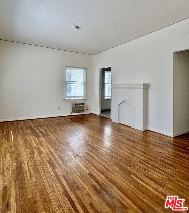 Building Photo - 121 N Swall Dr