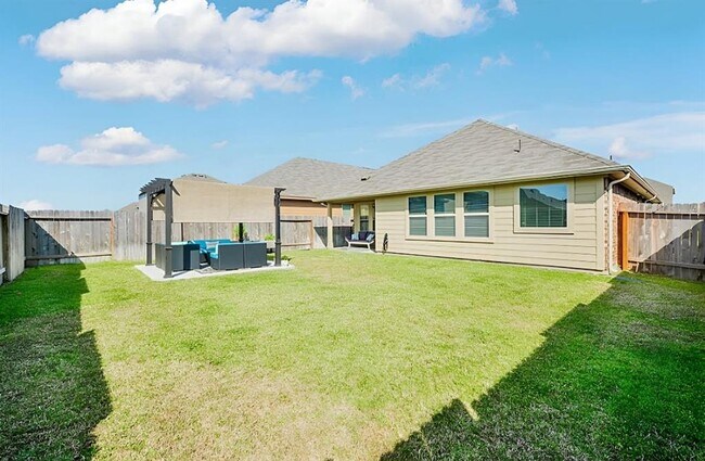 Building Photo - 20711 Winghaven Dr