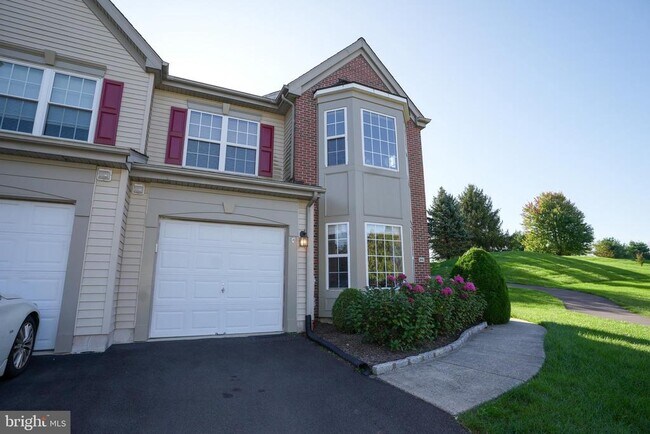 Building Photo - 201 White Pine Ct