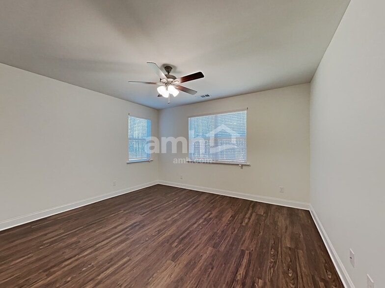 Building Photo - 7055 Creeksong Dr