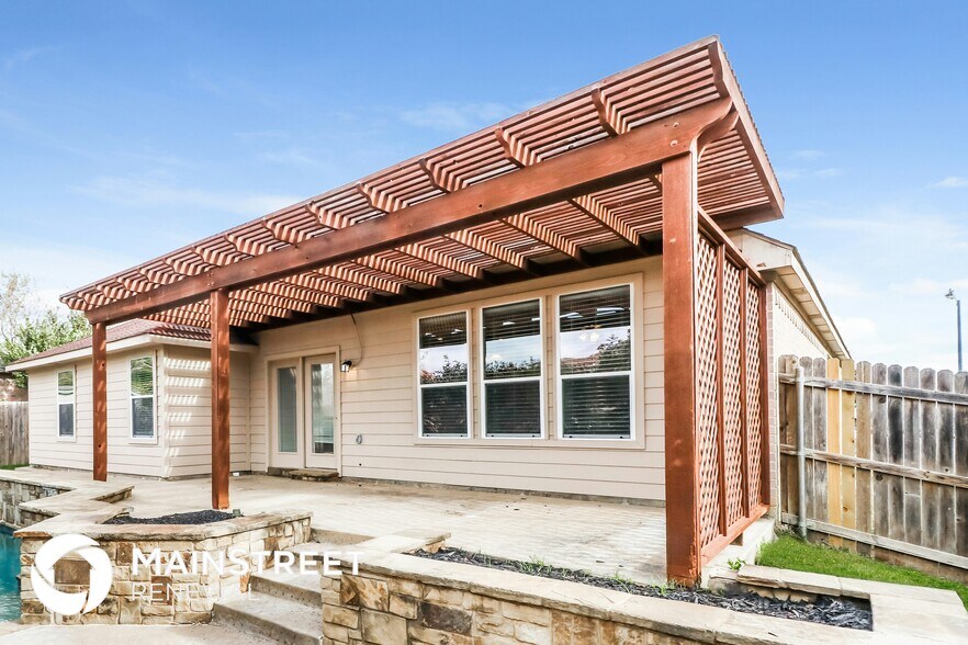 Building Photo - 2803 Logan Dr