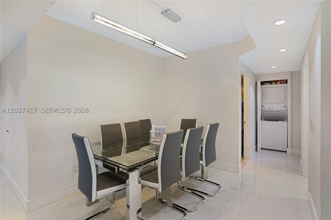 Building Photo - 4775 Collins Ave