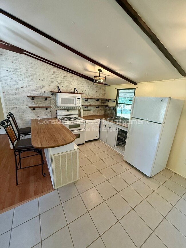 Building Photo - 491 Johnny Cut Rd