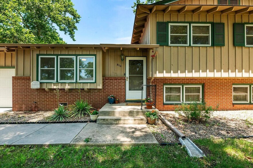 Building Photo - 8114 E Mockingbird St