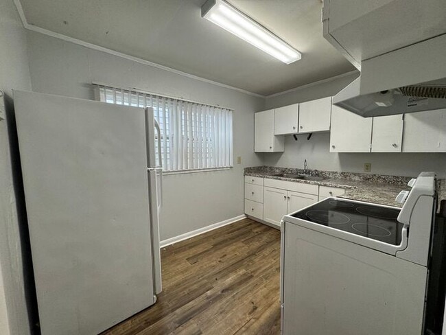 Building Photo - Cantonment - Pensacola -2 bedroom, 1 bathroom
