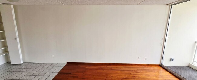 Building Photo - Large One Bedroom Unit- The Villa on Eaton Square #2412