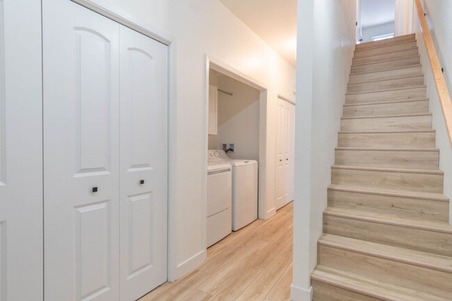 Building Photo - 3 Bedroom Single Family