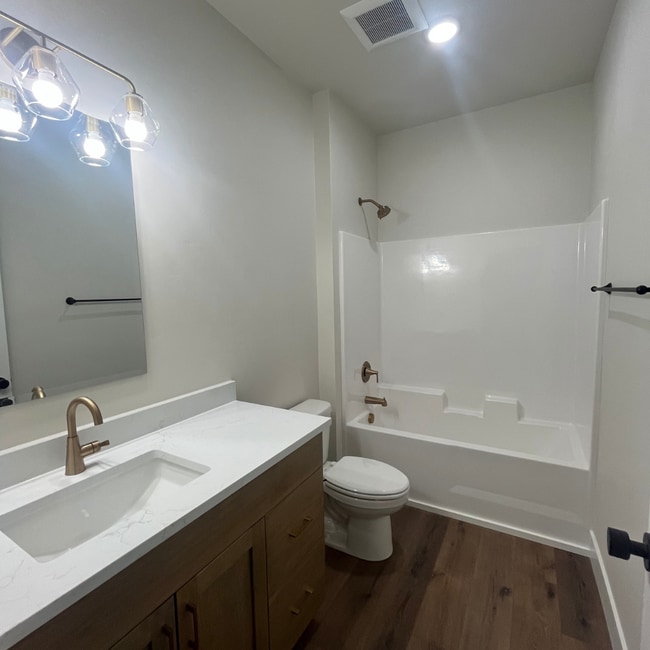 Building Photo - 475 River Bend Ln