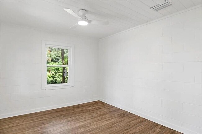 Building Photo - 956 Conti St