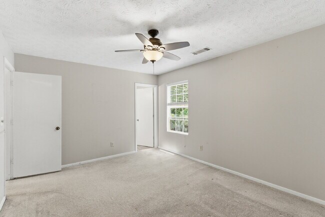 Building Photo - Renovated Alpharetta Ranch — Walking Distance to Haynes Bridge Middle, Top-Rated Schools