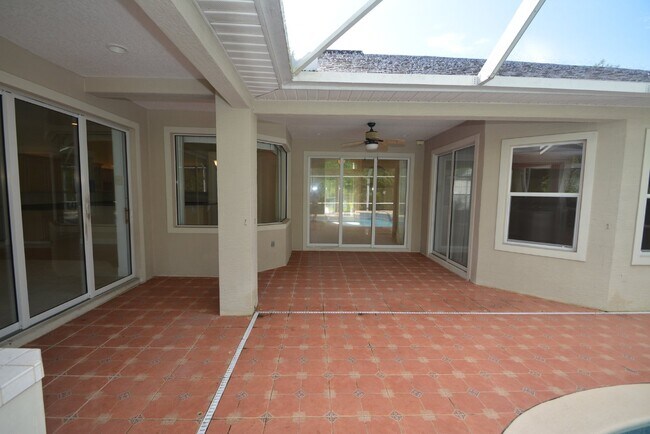 Building Photo - Luxurious Pool Home in gated community of ...