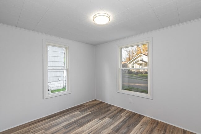 Building Photo - Single-Family House with 2BR and 1BA