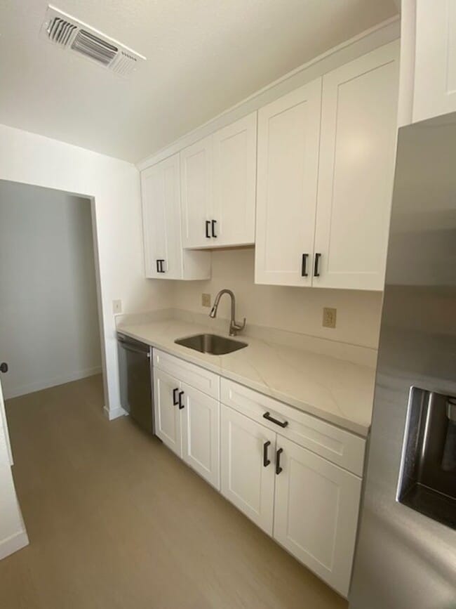 Building Photo - 1118 Woodridge Dr