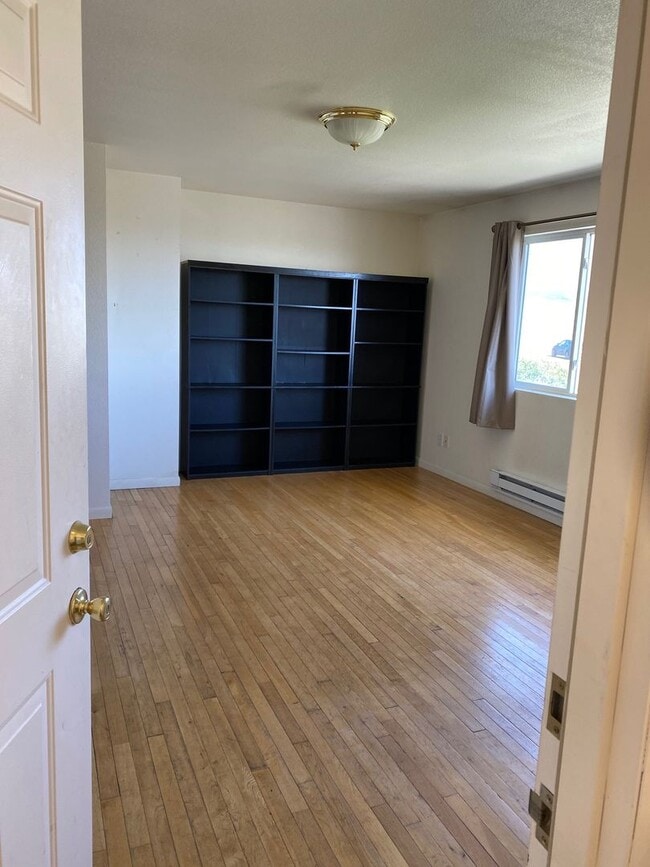 Building Photo - 4407 E Crow Dr