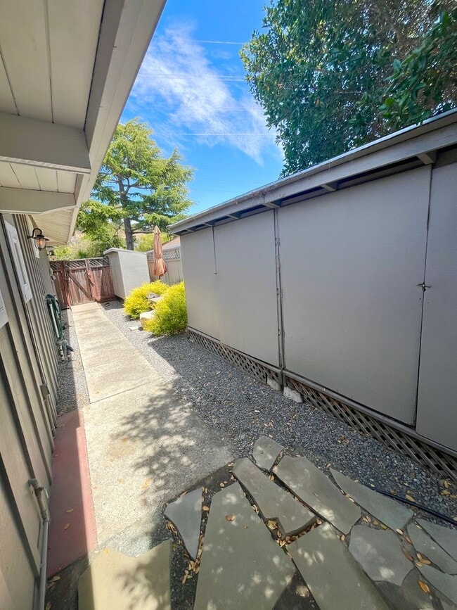 Building Photo - Waterfront Cottage in San Rafael! Utilitie...
