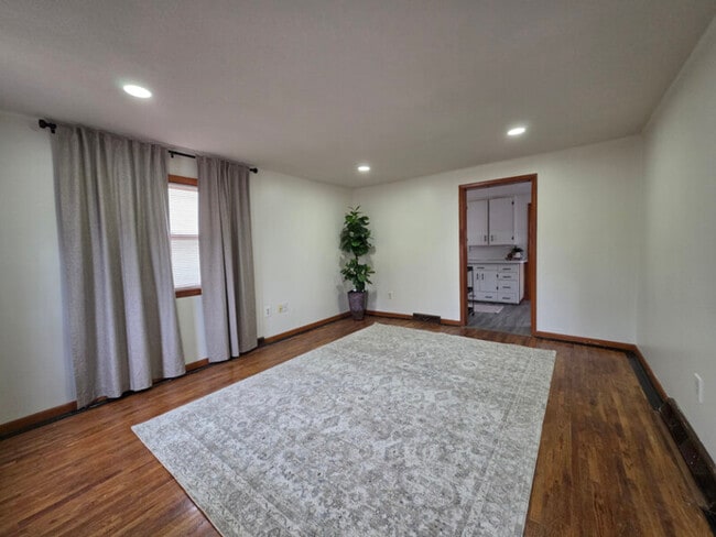 Building Photo - 120 N Iowa Ave