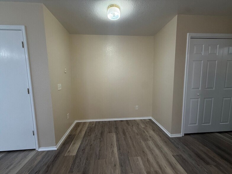 Building Photo - 4000 Doraine Ct