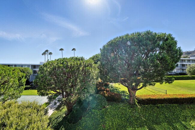 Building Photo - 32735 Seagate Dr