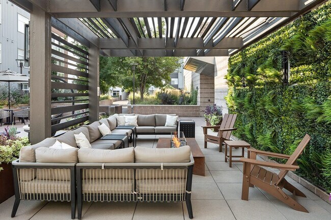 Building Photo - 350 S Jackson St