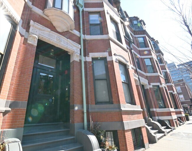 Building Photo - 32 Fairfield St