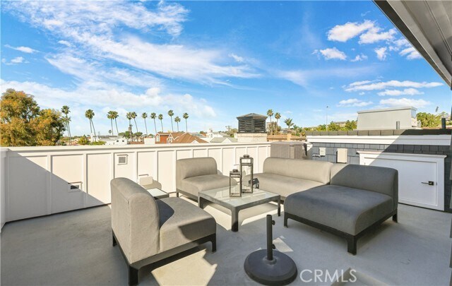 Building Photo - 708 Heliotrope Ave