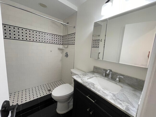 Building Photo - 1225 NW 21st St