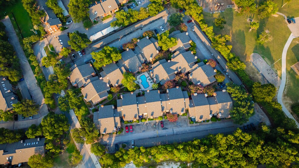 Building Photo - 7510 Holly Hill Dr
