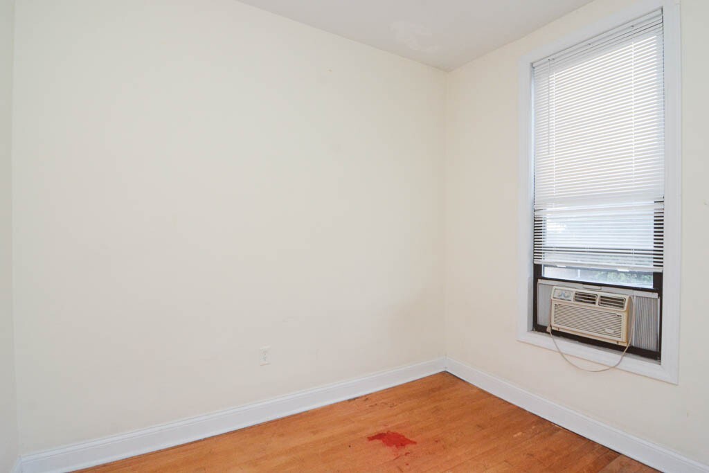Building Photo - 2347 W 24th Pl