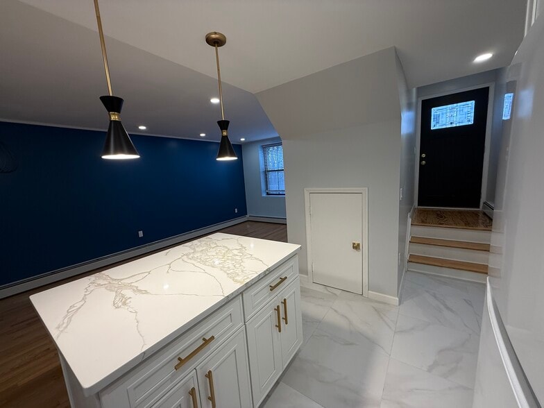 view of entrance and living room area - 46 Hull St